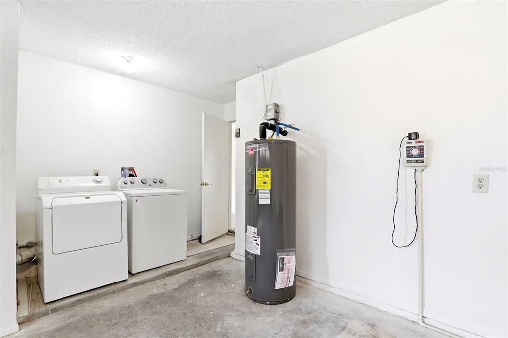 For Sale: $499,000 (4 beds, 2 baths, 2289 Square Feet)