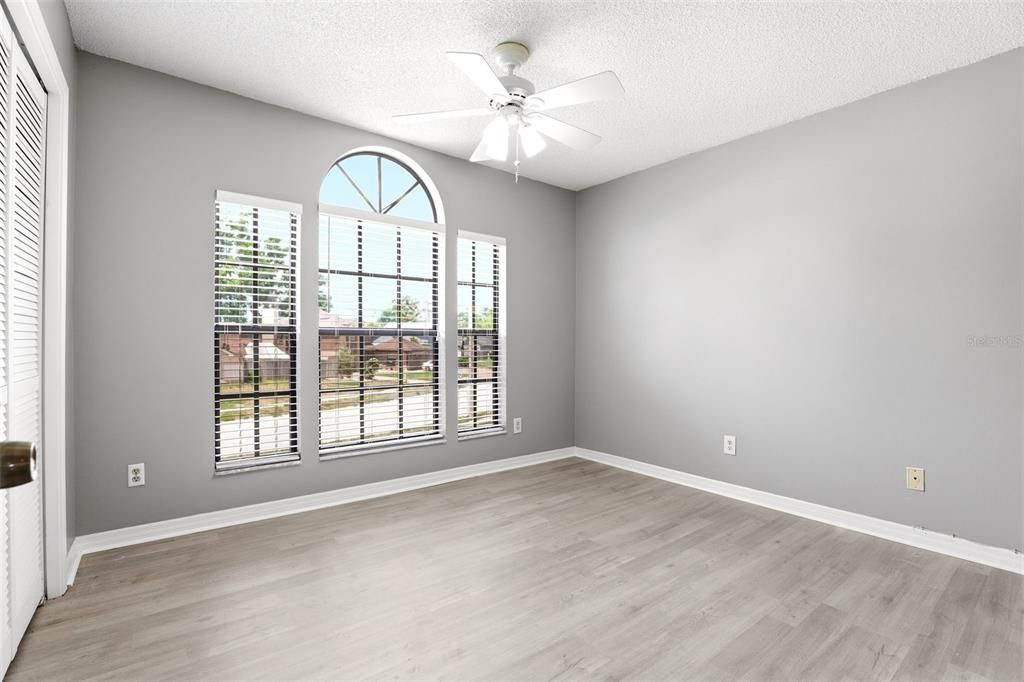 For Sale: $499,000 (4 beds, 2 baths, 2289 Square Feet)