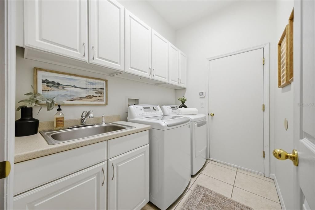 Activo con contrato: $748,000 (4 camas, 3 baños, 3122 Pies cuadrados)