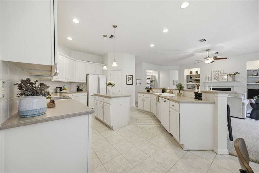 Activo con contrato: $748,000 (4 camas, 3 baños, 3122 Pies cuadrados)