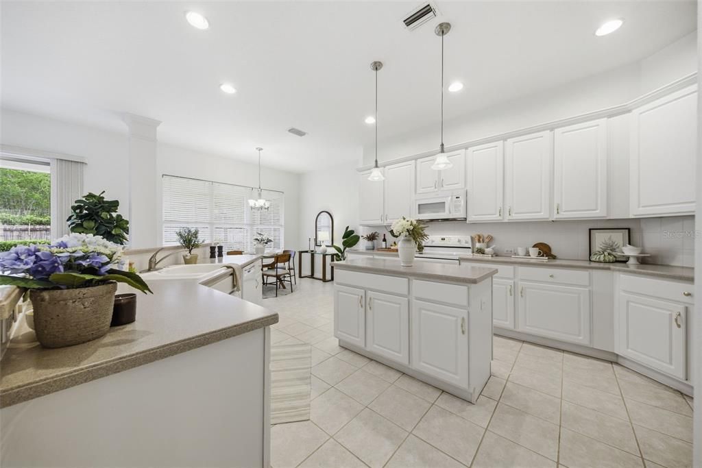 Activo con contrato: $748,000 (4 camas, 3 baños, 3122 Pies cuadrados)