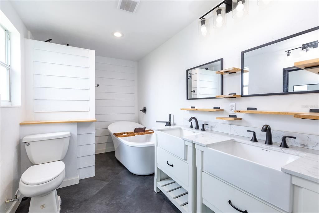 For Sale: $265,000 (3 beds, 2 baths, 1572 Square Feet)