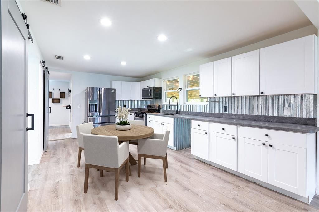 For Sale: $265,000 (3 beds, 2 baths, 1572 Square Feet)