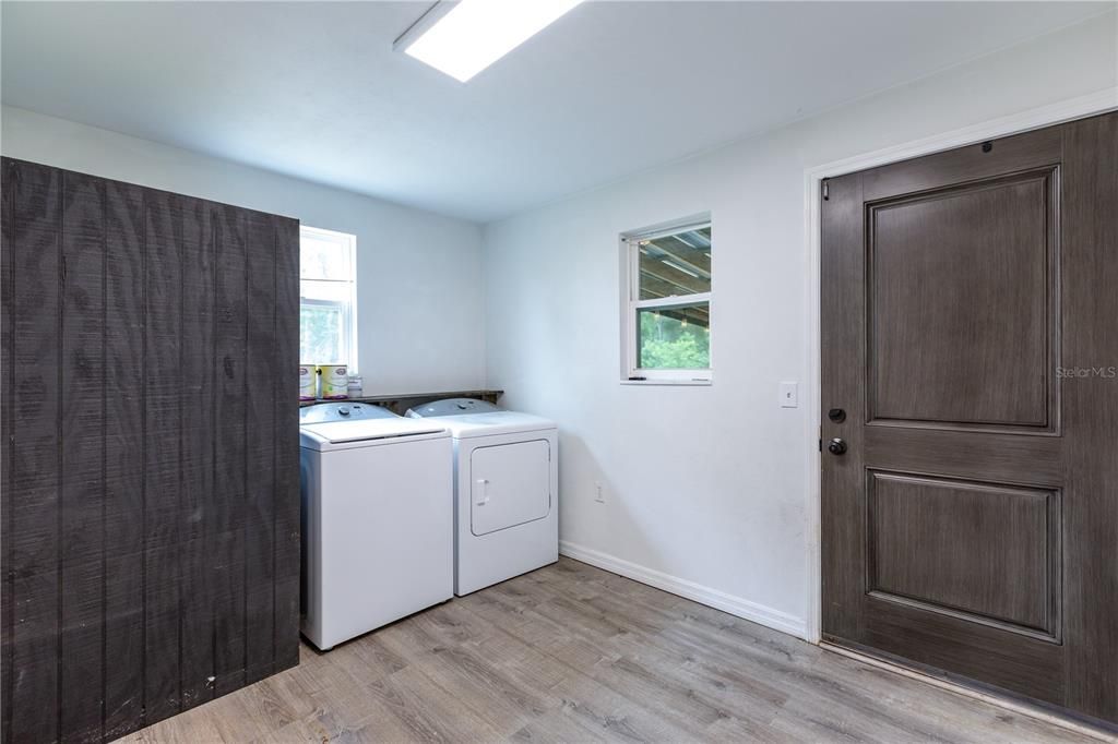 For Sale: $265,000 (3 beds, 2 baths, 1572 Square Feet)
