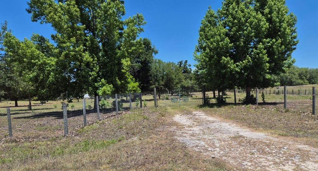 Active With Contract: $145,000 (2 beds, 2 baths, 840 Square Feet)