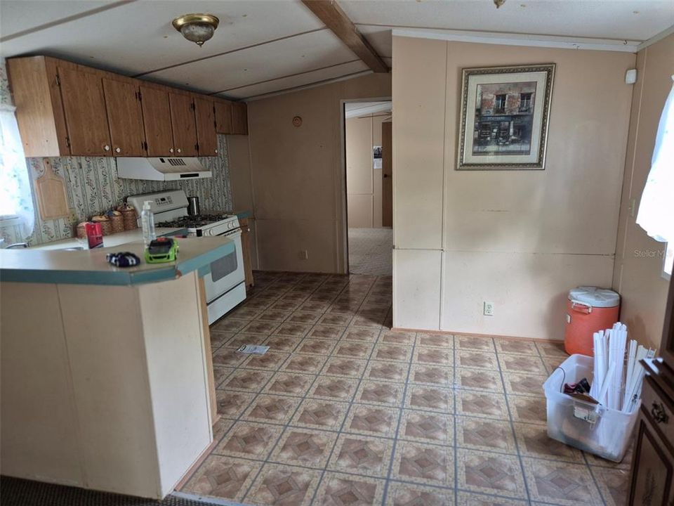 Active With Contract: $145,000 (2 beds, 2 baths, 840 Square Feet)