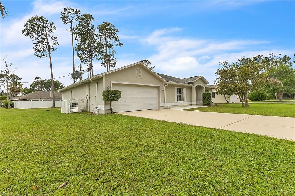 For Sale: $300,000 (4 beds, 2 baths, 1889 Square Feet)