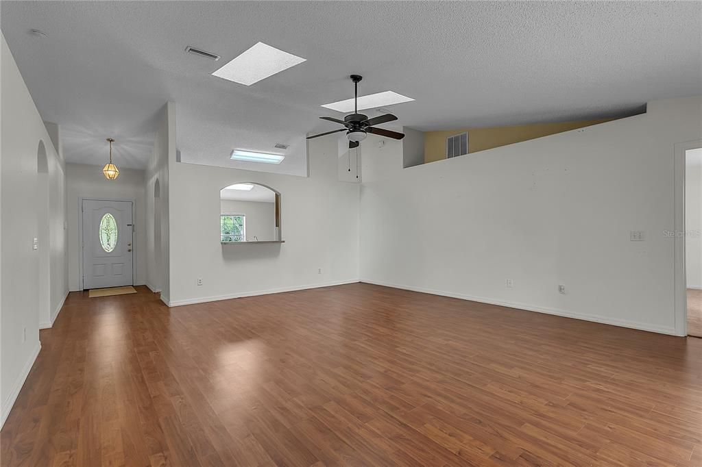 For Sale: $300,000 (4 beds, 2 baths, 1889 Square Feet)