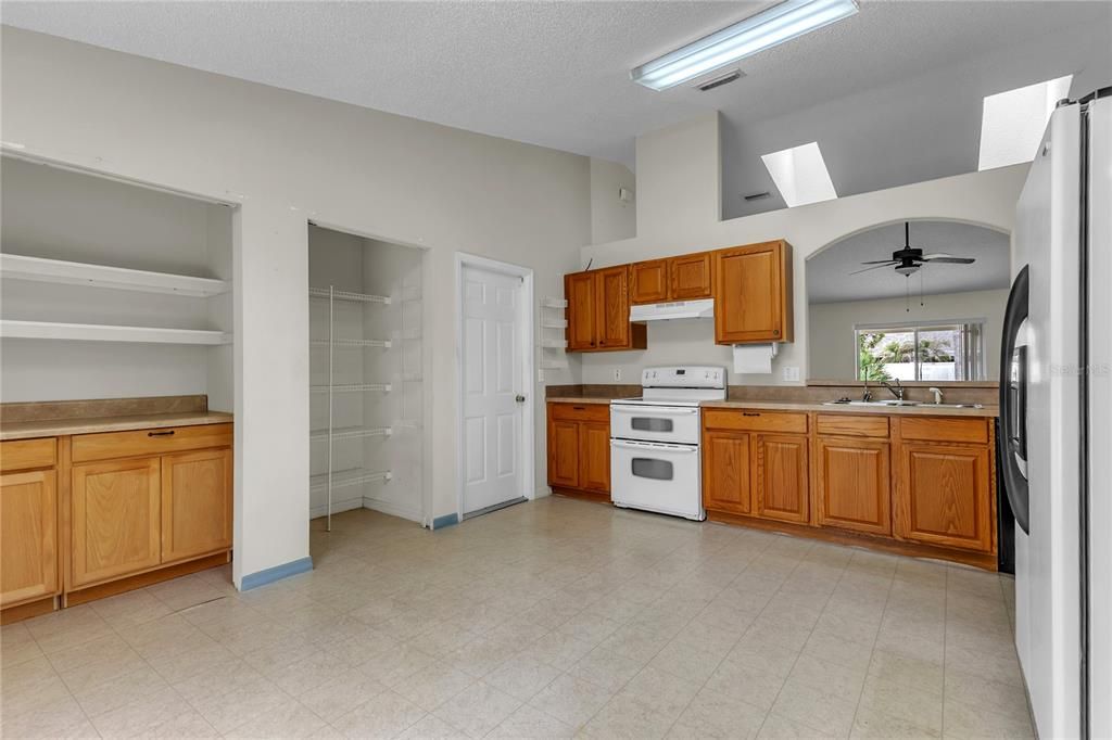For Sale: $300,000 (4 beds, 2 baths, 1889 Square Feet)