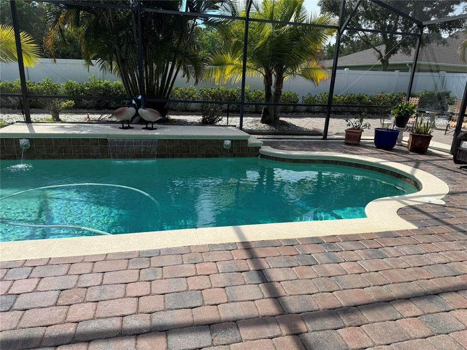 For Sale: $585,000 (4 beds, 2 baths, 2198 Square Feet)