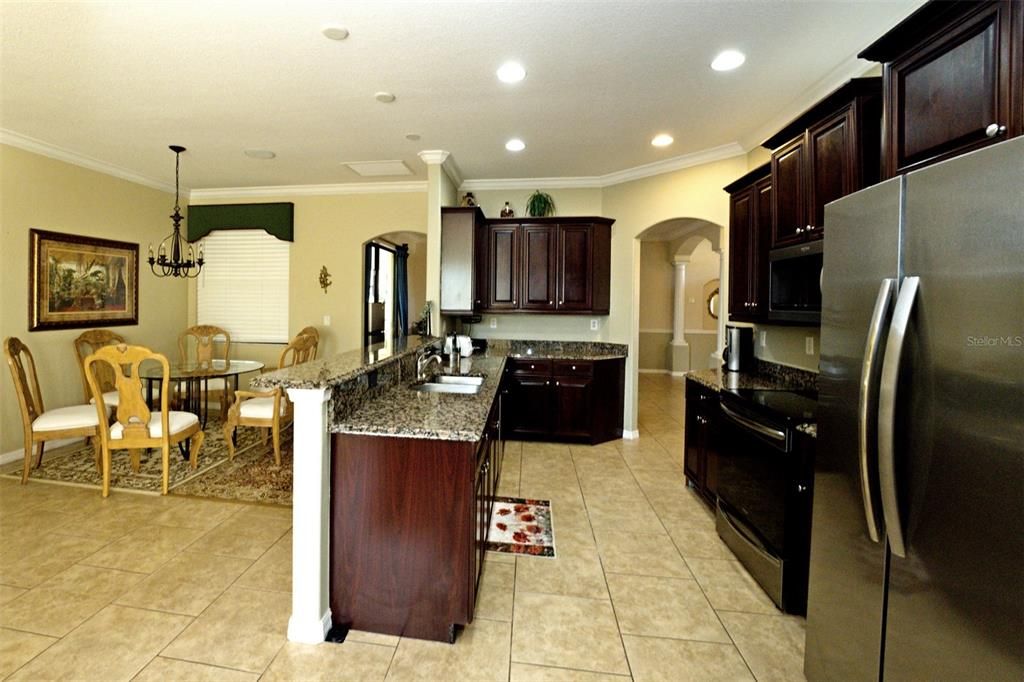 En Venta: $399,000 (4 camas, 2 baños, 2059 Pies cuadrados)