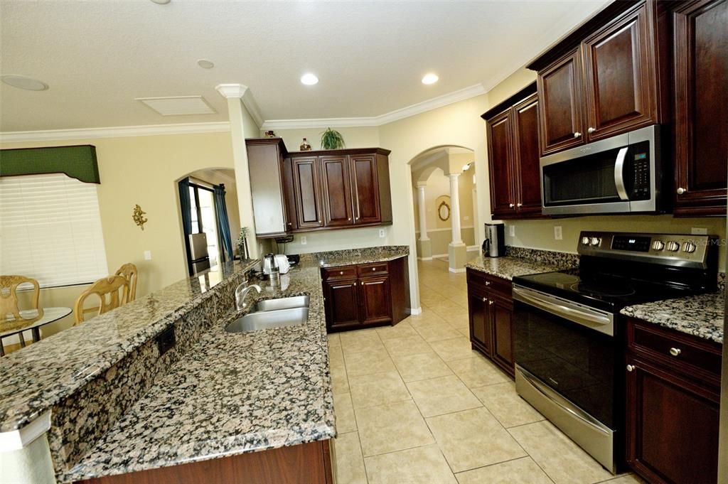 En Venta: $399,000 (4 camas, 2 baños, 2059 Pies cuadrados)