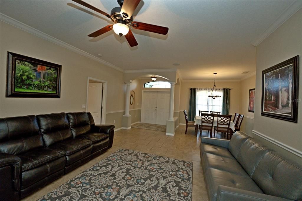 En Venta: $399,000 (4 camas, 2 baños, 2059 Pies cuadrados)