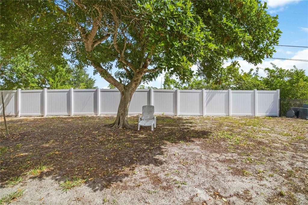 Active With Contract: $340,000 (4 beds, 0 baths, 1572 Square Feet)