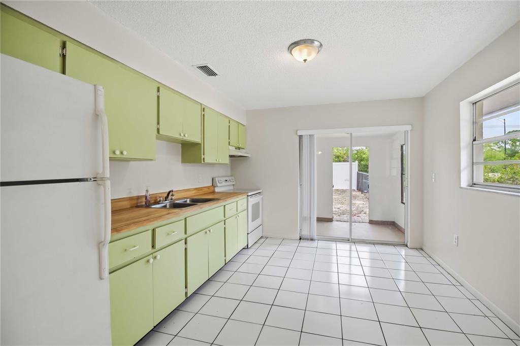 Active With Contract: $340,000 (4 beds, 0 baths, 1572 Square Feet)