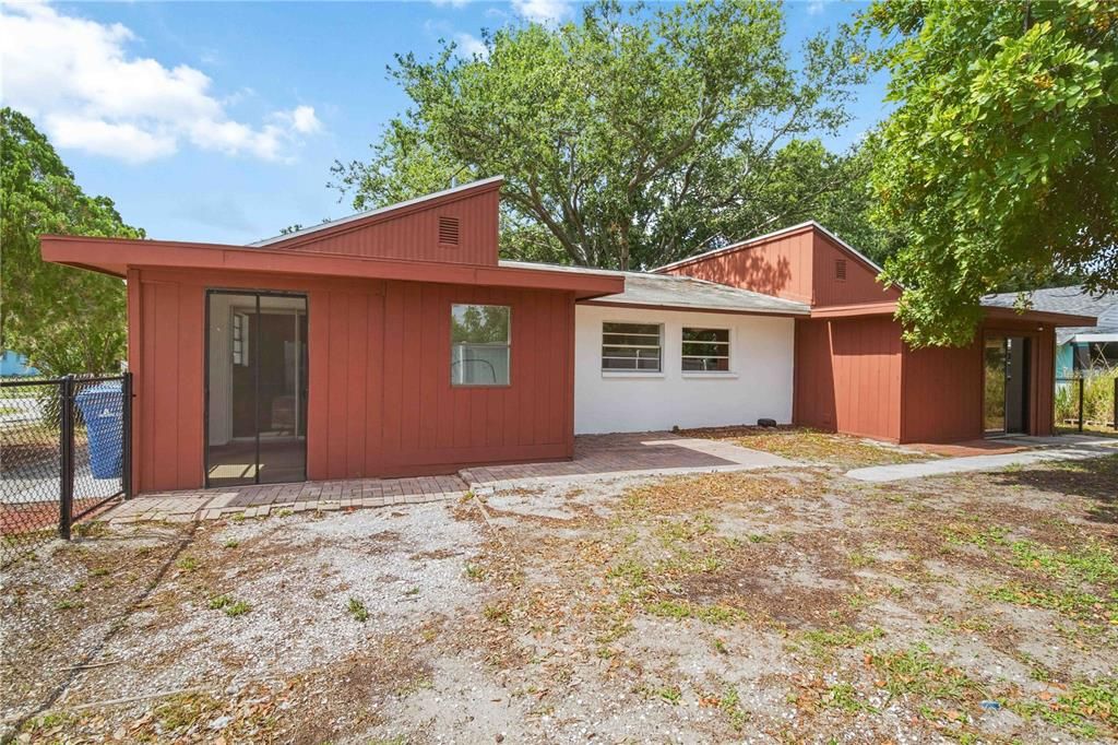 Active With Contract: $340,000 (4 beds, 0 baths, 1572 Square Feet)