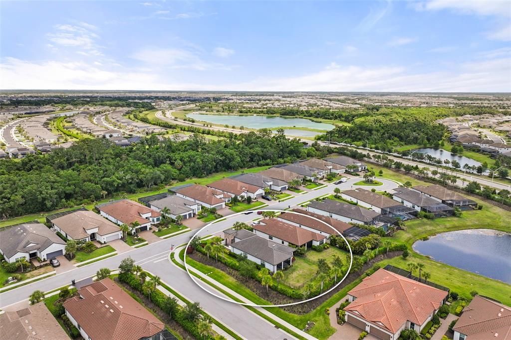 Activo con contrato: $834,900 (3 camas, 3 baños, 2087 Pies cuadrados)