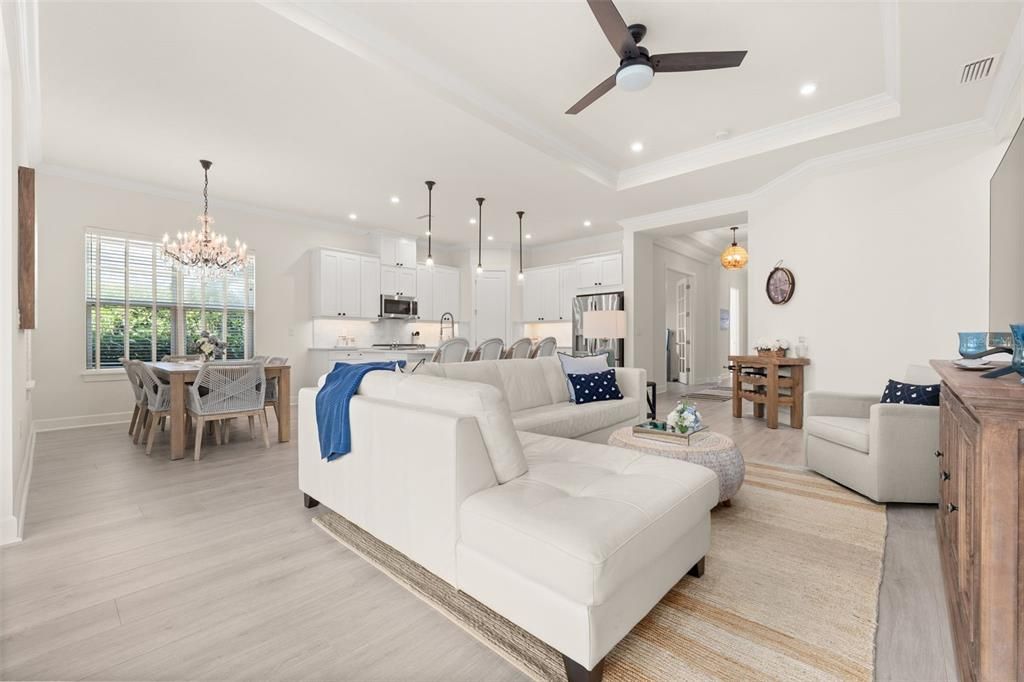 Activo con contrato: $834,900 (3 camas, 3 baños, 2087 Pies cuadrados)