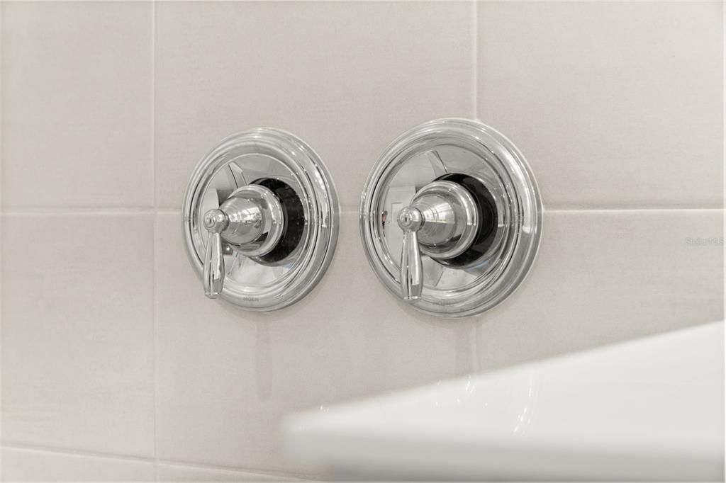Activo con contrato: $834,900 (3 camas, 3 baños, 2087 Pies cuadrados)