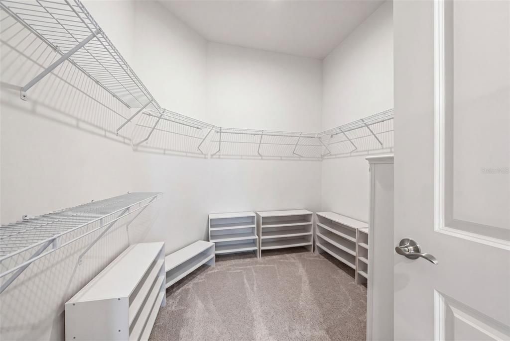 Activo con contrato: $834,900 (3 camas, 3 baños, 2087 Pies cuadrados)