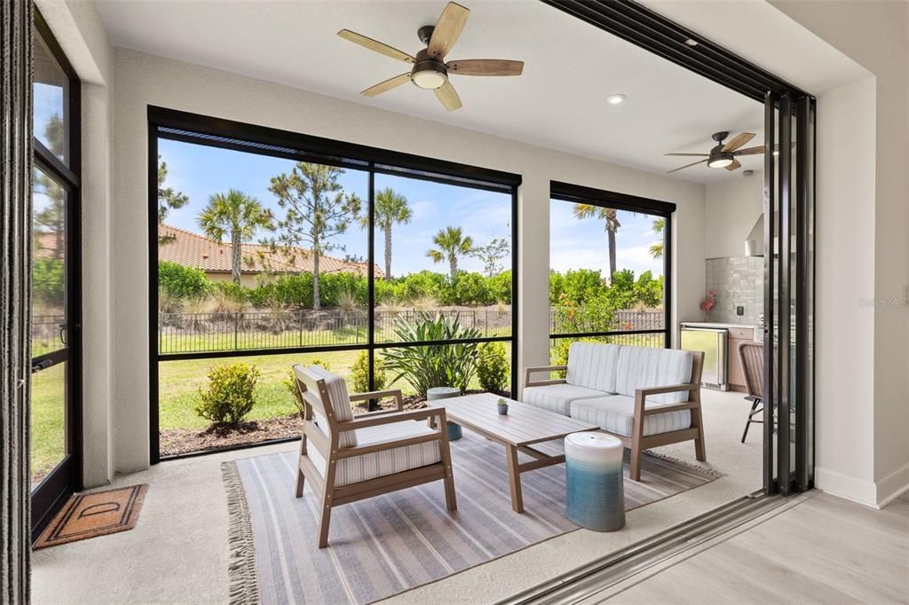 Activo con contrato: $834,900 (3 camas, 3 baños, 2087 Pies cuadrados)