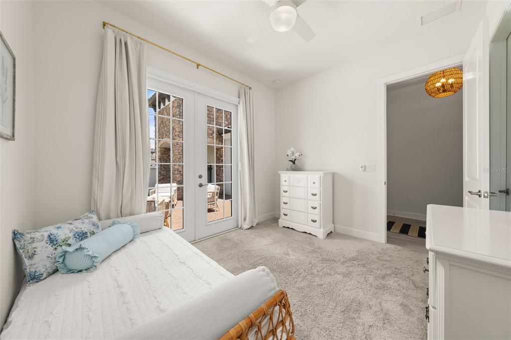 Activo con contrato: $834,900 (3 camas, 3 baños, 2087 Pies cuadrados)