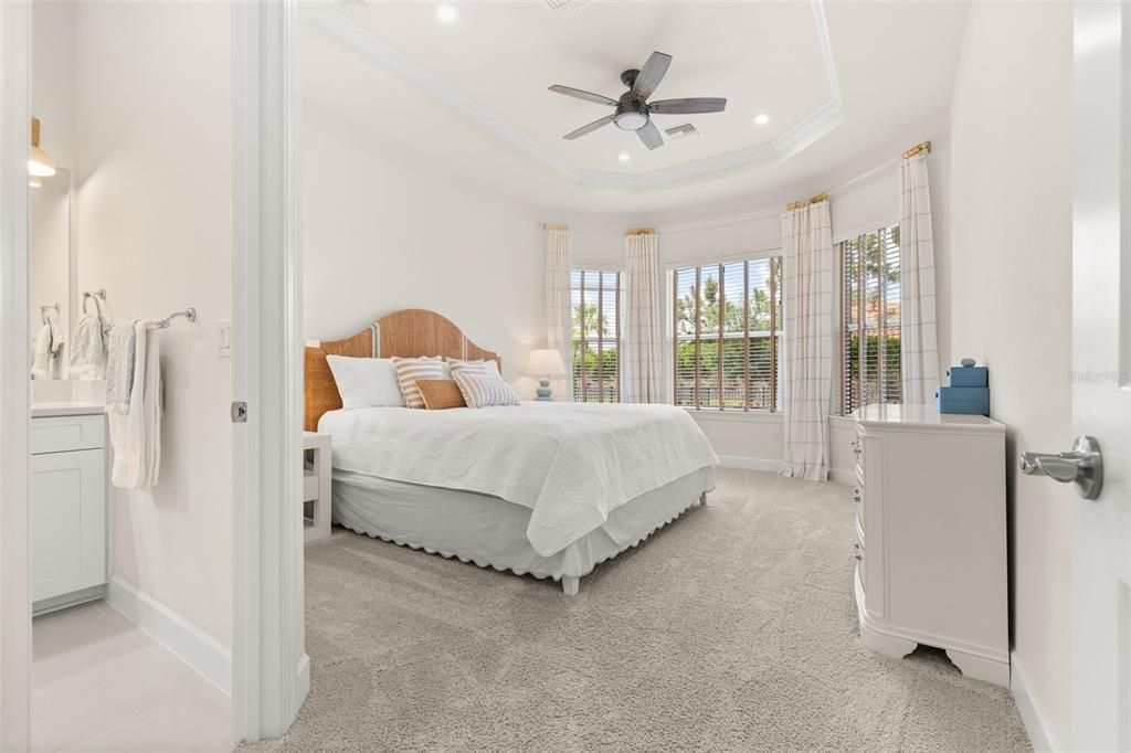 Activo con contrato: $834,900 (3 camas, 3 baños, 2087 Pies cuadrados)