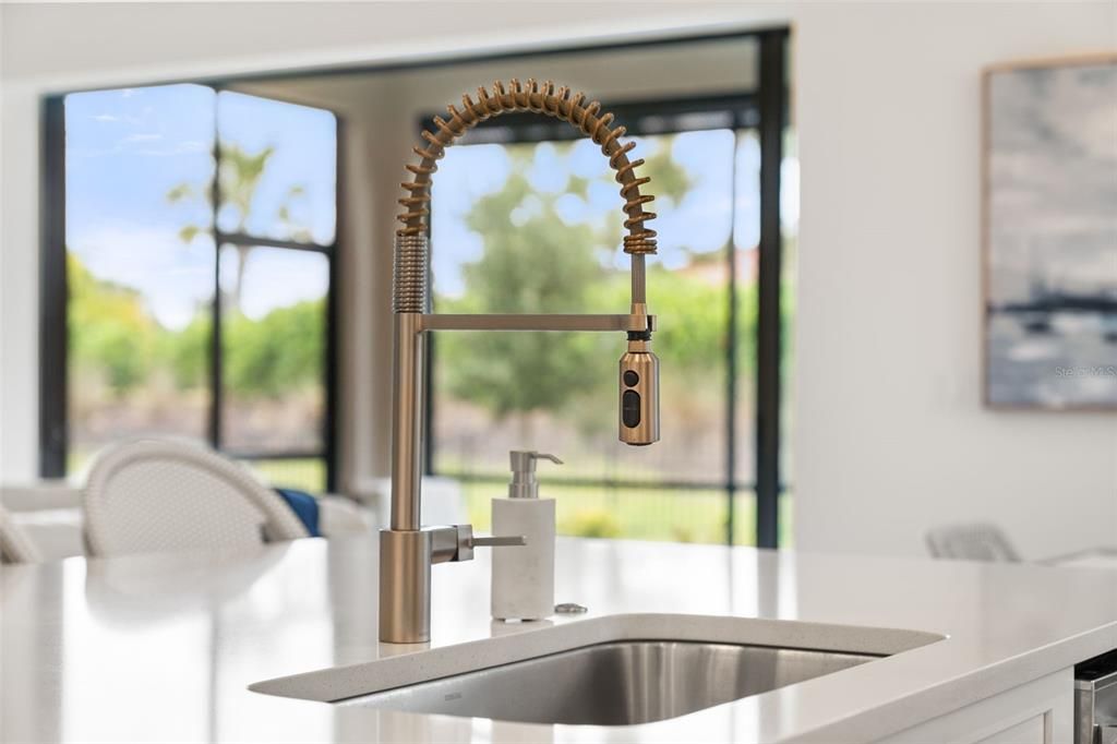Activo con contrato: $834,900 (3 camas, 3 baños, 2087 Pies cuadrados)