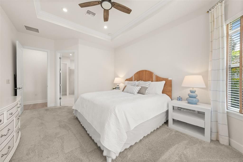 Activo con contrato: $834,900 (3 camas, 3 baños, 2087 Pies cuadrados)