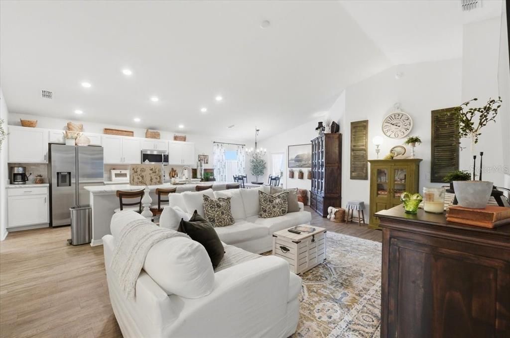 For Sale: $340,000 (4 beds, 2 baths, 1627 Square Feet)