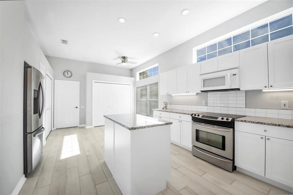 For Rent: $2,950 (3 beds, 2 baths, 1879 Square Feet)