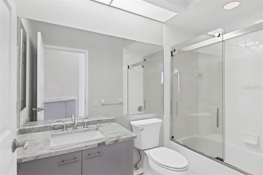 For Rent: $2,950 (3 beds, 2 baths, 1879 Square Feet)