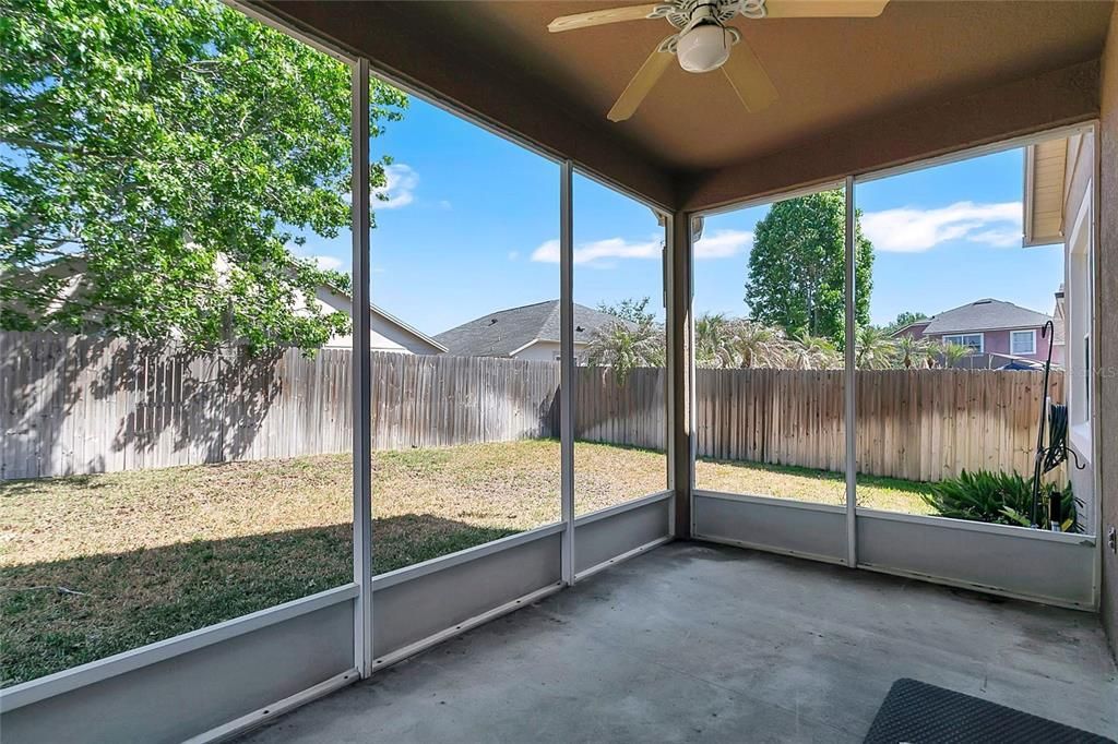 Activo con contrato: $449,900 (4 camas, 3 baños, 1970 Pies cuadrados)