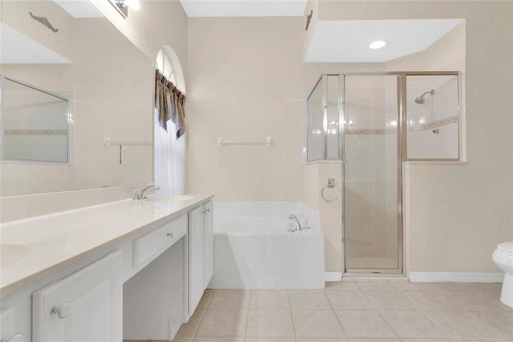 Activo con contrato: $449,900 (4 camas, 3 baños, 1970 Pies cuadrados)