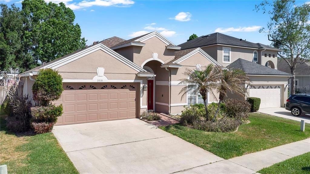 Activo con contrato: $449,900 (4 camas, 3 baños, 1970 Pies cuadrados)