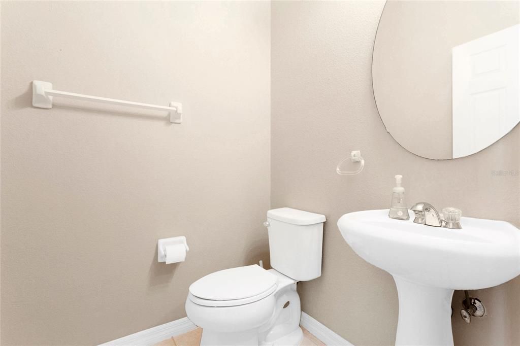 Activo con contrato: $449,900 (4 camas, 3 baños, 1970 Pies cuadrados)