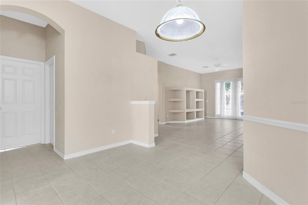 Activo con contrato: $449,900 (4 camas, 3 baños, 1970 Pies cuadrados)