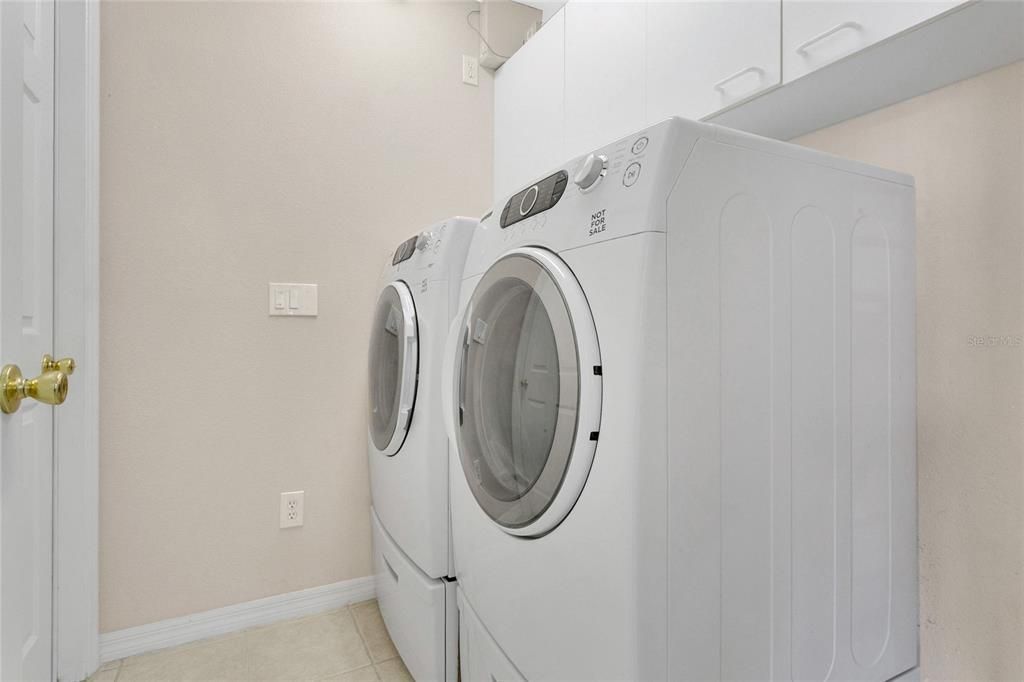 Activo con contrato: $449,900 (4 camas, 3 baños, 1970 Pies cuadrados)