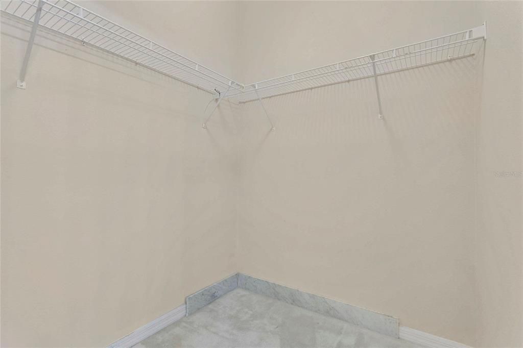Activo con contrato: $449,900 (4 camas, 3 baños, 1970 Pies cuadrados)