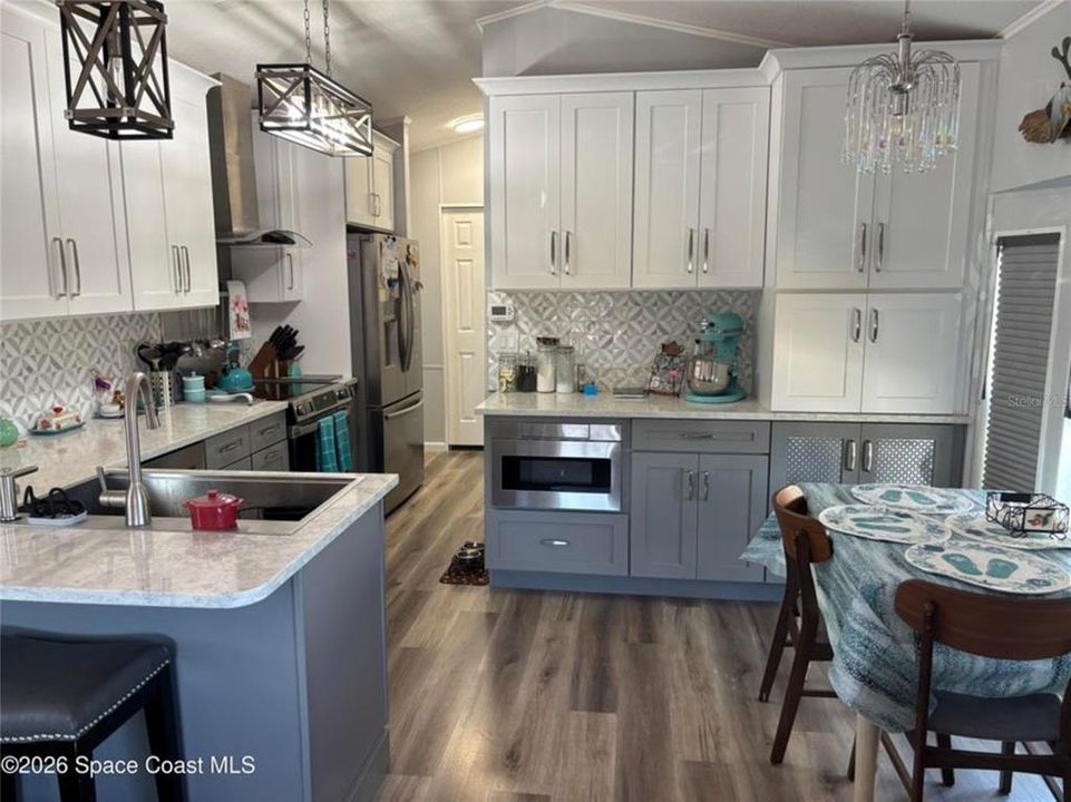For Sale: $219,500 (2 beds, 2 baths, 491 Square Feet)