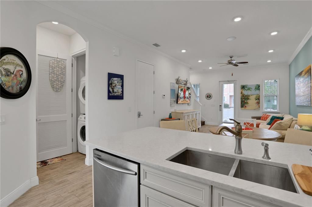 Activo con contrato: $399,000 (2 camas, 2 baños, 1305 Pies cuadrados)