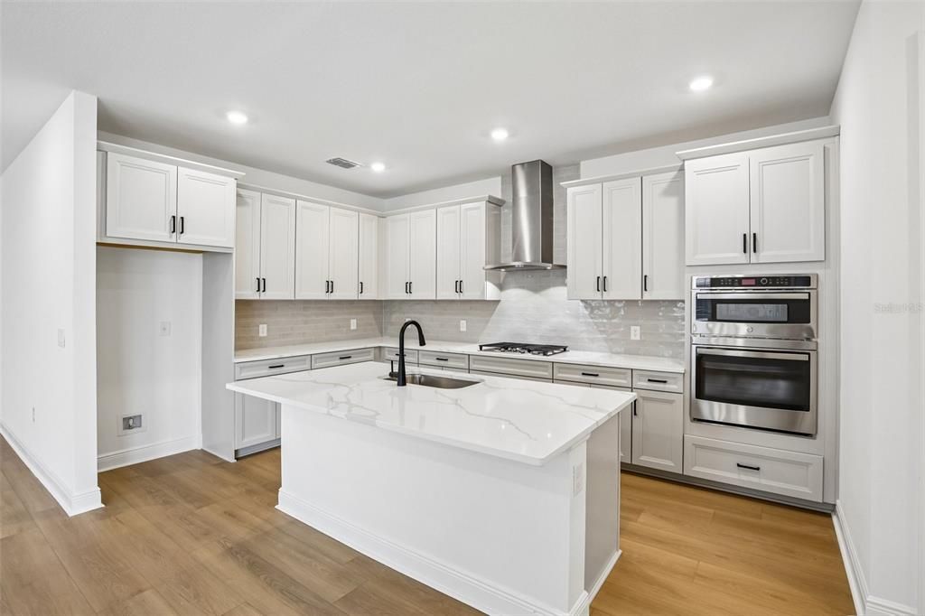 For Sale: $609,999 (3 beds, 3 baths, 2406 Square Feet)