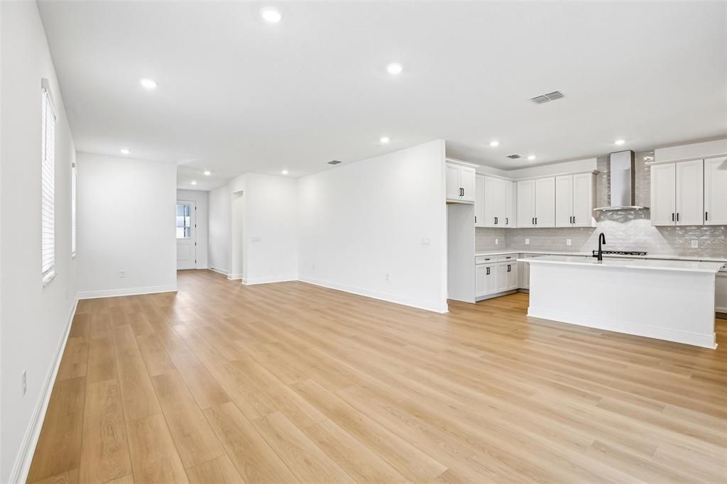 For Sale: $609,999 (3 beds, 3 baths, 2406 Square Feet)