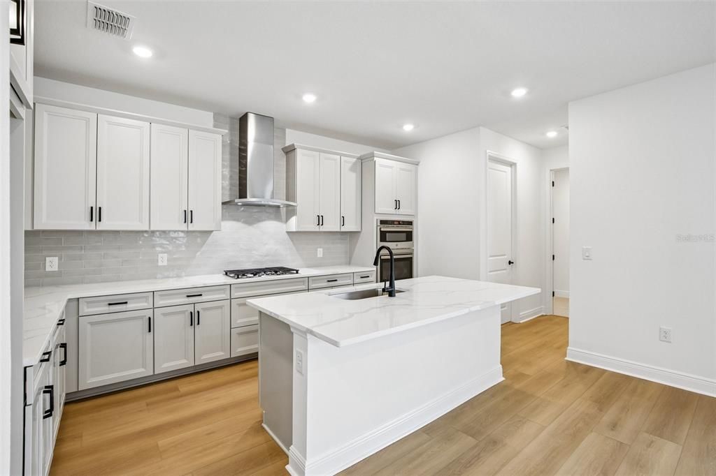 For Sale: $609,999 (3 beds, 3 baths, 2406 Square Feet)