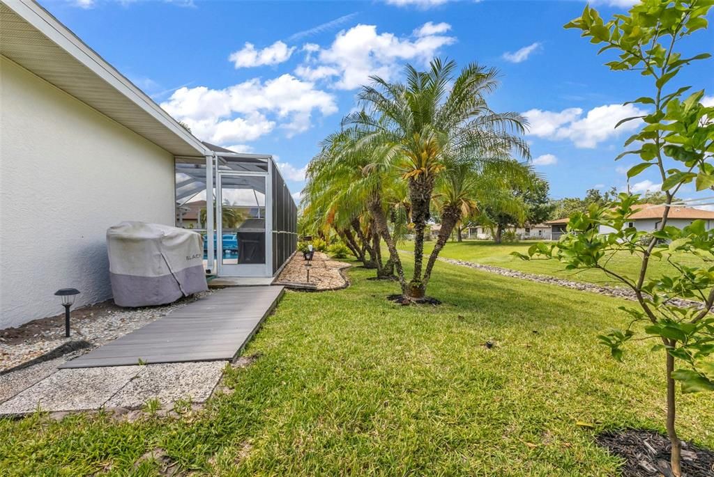 Activo con contrato: $429,900 (3 camas, 2 baños, 2122 Pies cuadrados)
