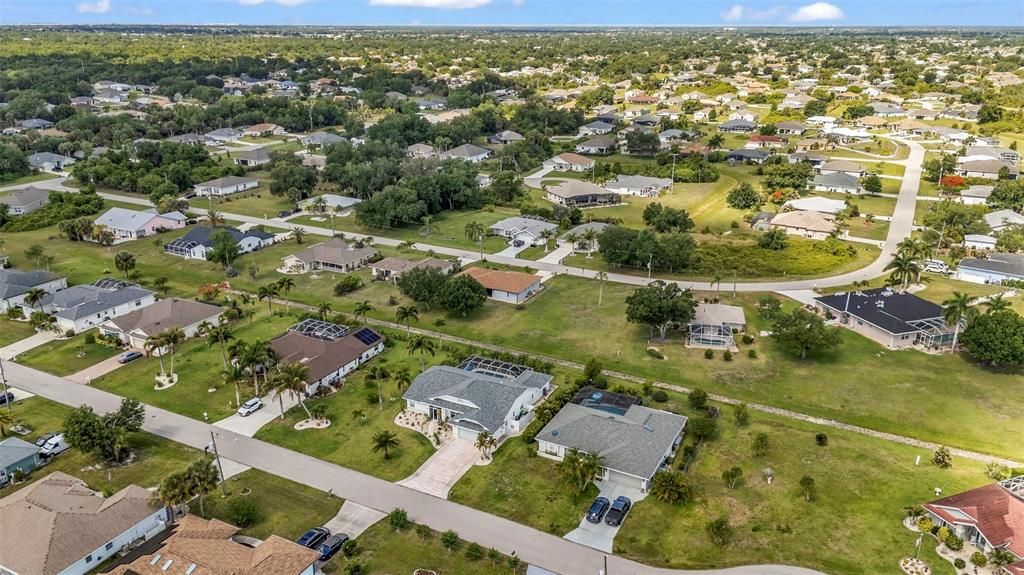 Activo con contrato: $429,900 (3 camas, 2 baños, 2122 Pies cuadrados)
