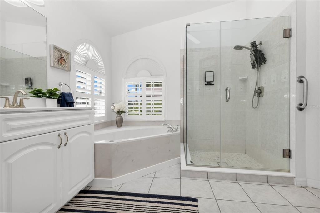 Activo con contrato: $429,900 (3 camas, 2 baños, 2122 Pies cuadrados)