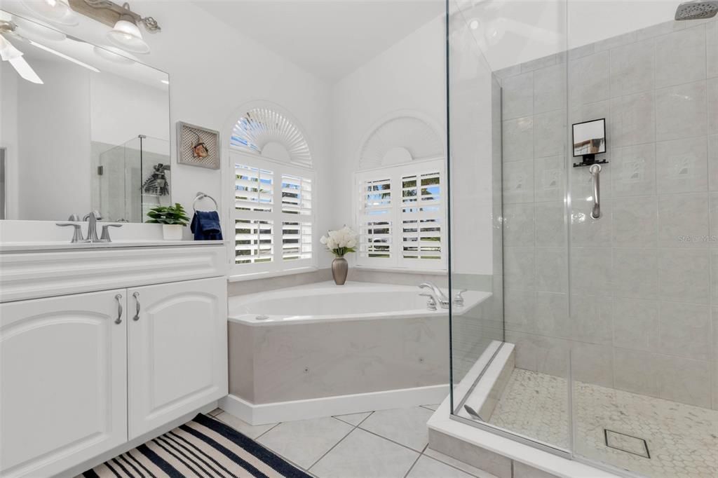 Activo con contrato: $429,900 (3 camas, 2 baños, 2122 Pies cuadrados)