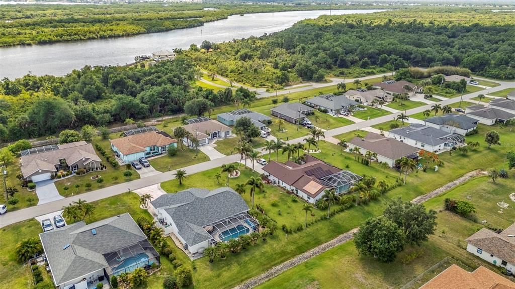 Activo con contrato: $429,900 (3 camas, 2 baños, 2122 Pies cuadrados)