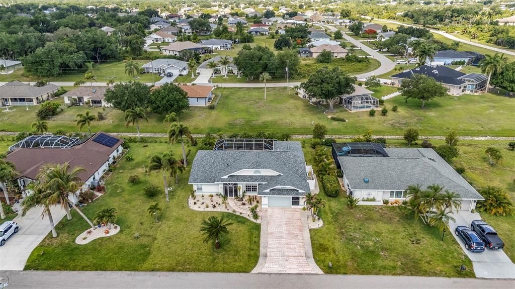 Activo con contrato: $429,900 (3 camas, 2 baños, 2122 Pies cuadrados)